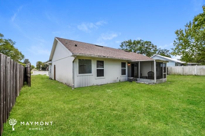 1390 Heather Glen Dr - Photo 3 of 3