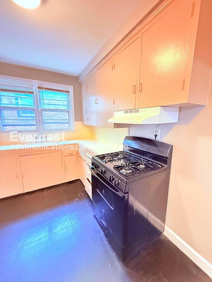 20129 Stratford Rd #2 - Photo 4 of 29