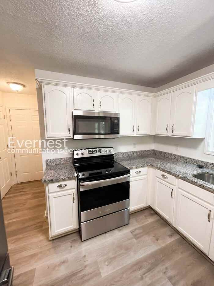 2503 Elkmont Dr - Photo 4 of 34