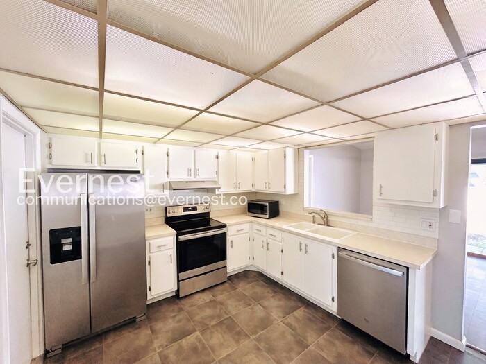 7516 S Sanibel Cir - Photo 3 of 29