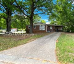 224 13th Ave Ne - Photo 1 of 1