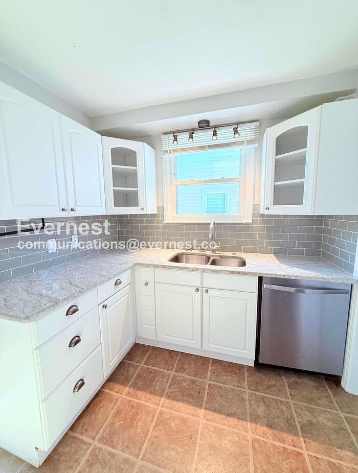 605 N Dorchester Ave - Photo 7 of 36