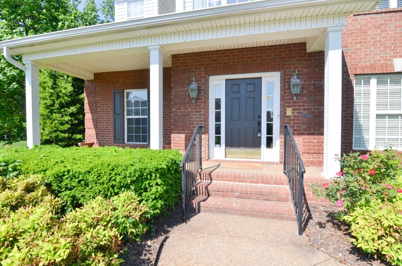 109 Fieldcrest Ct - Photo 2 of 40