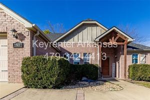 featured image of 741 Venice St