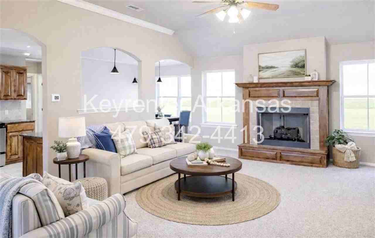 741 Venice St - Photo 3 of 13