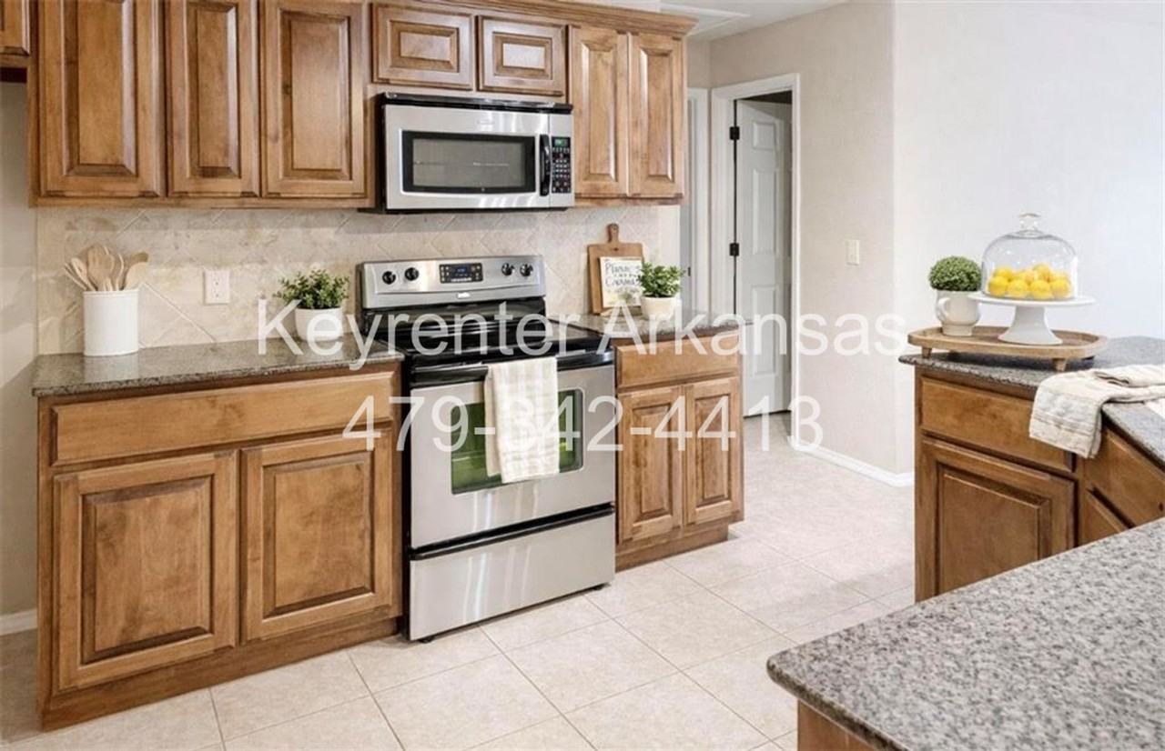 741 Venice St - Photo 4 of 13