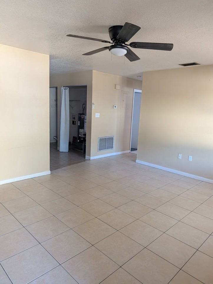 814 N Saint Clair Abrams Ave - Photo 2 of 6