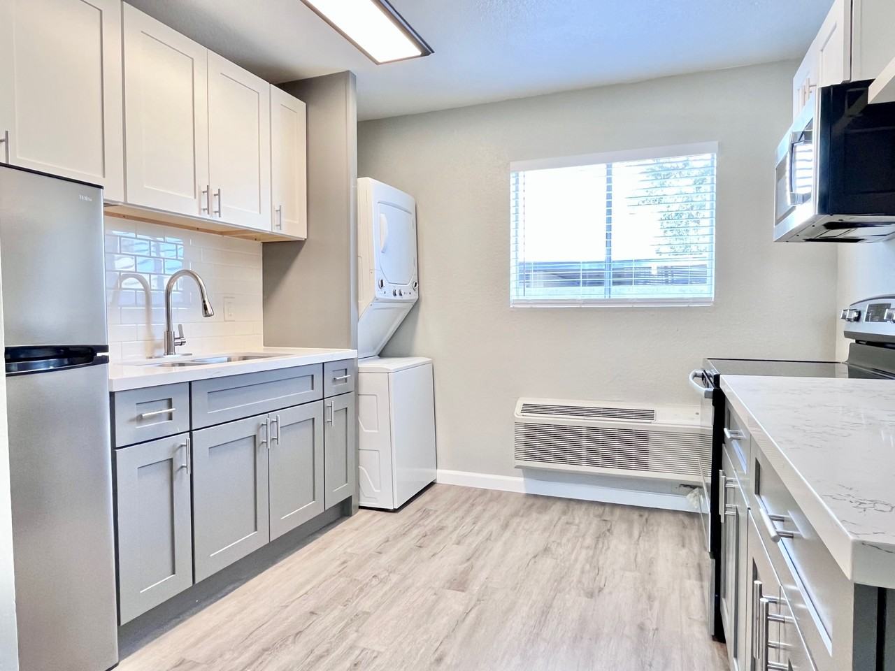 2020 W Orangewood Ave #114 - Photo 2 of 25