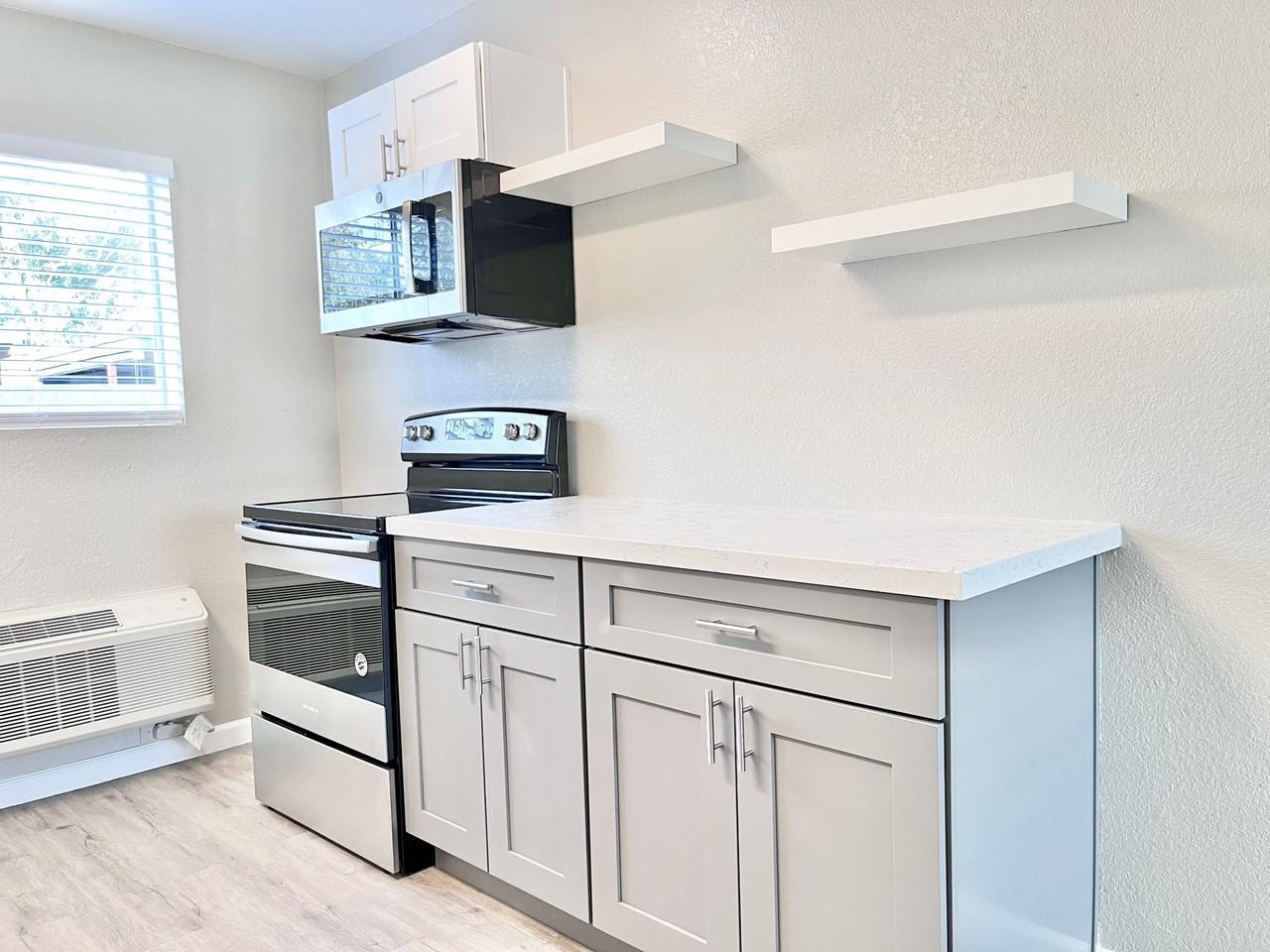 2020 W Orangewood Ave #114 - Photo 6 of 25