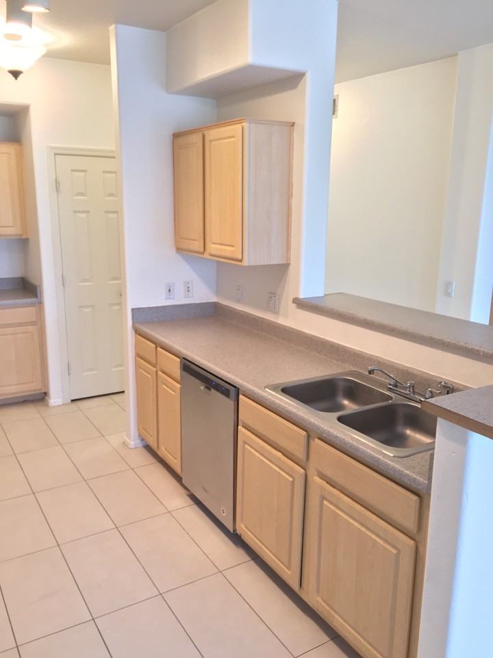 420 W 1st St #313 - Photo 4 of 9