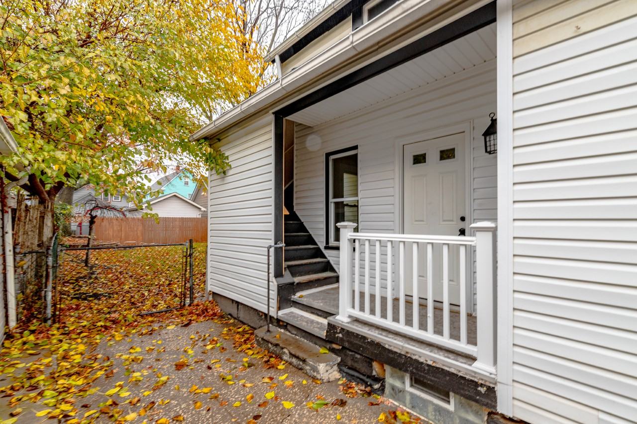 908 Fruit Ave #UP - Photo 2 of 18