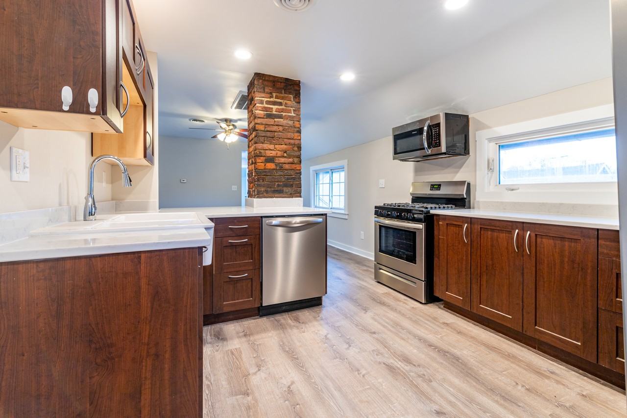 908 Fruit Ave #UP - Photo 3 of 18