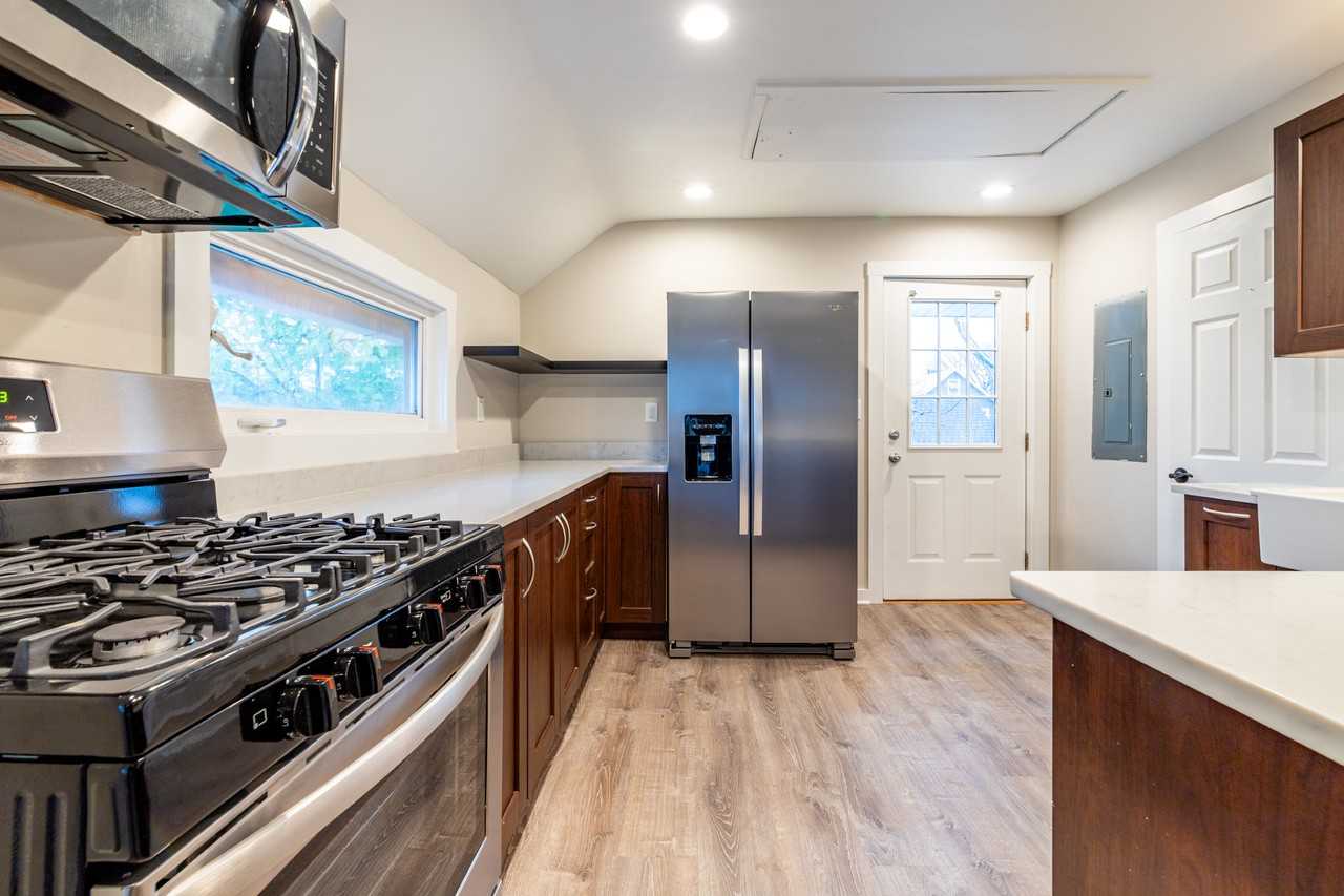 908 Fruit Ave #UP - Photo 5 of 18