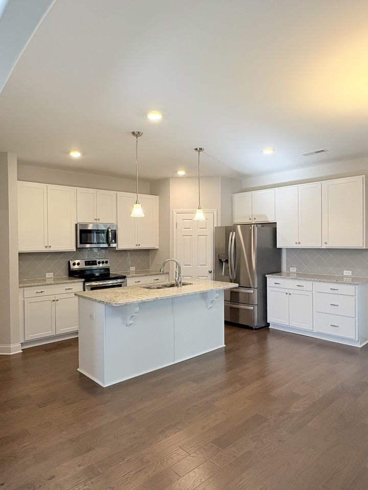 7113 Hilliard Cir #NA - Photo 5 of 34