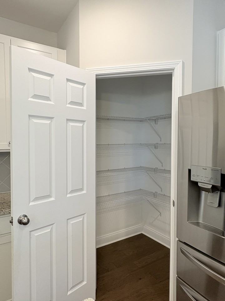 7113 Hilliard Cir #NA - Photo 6 of 34