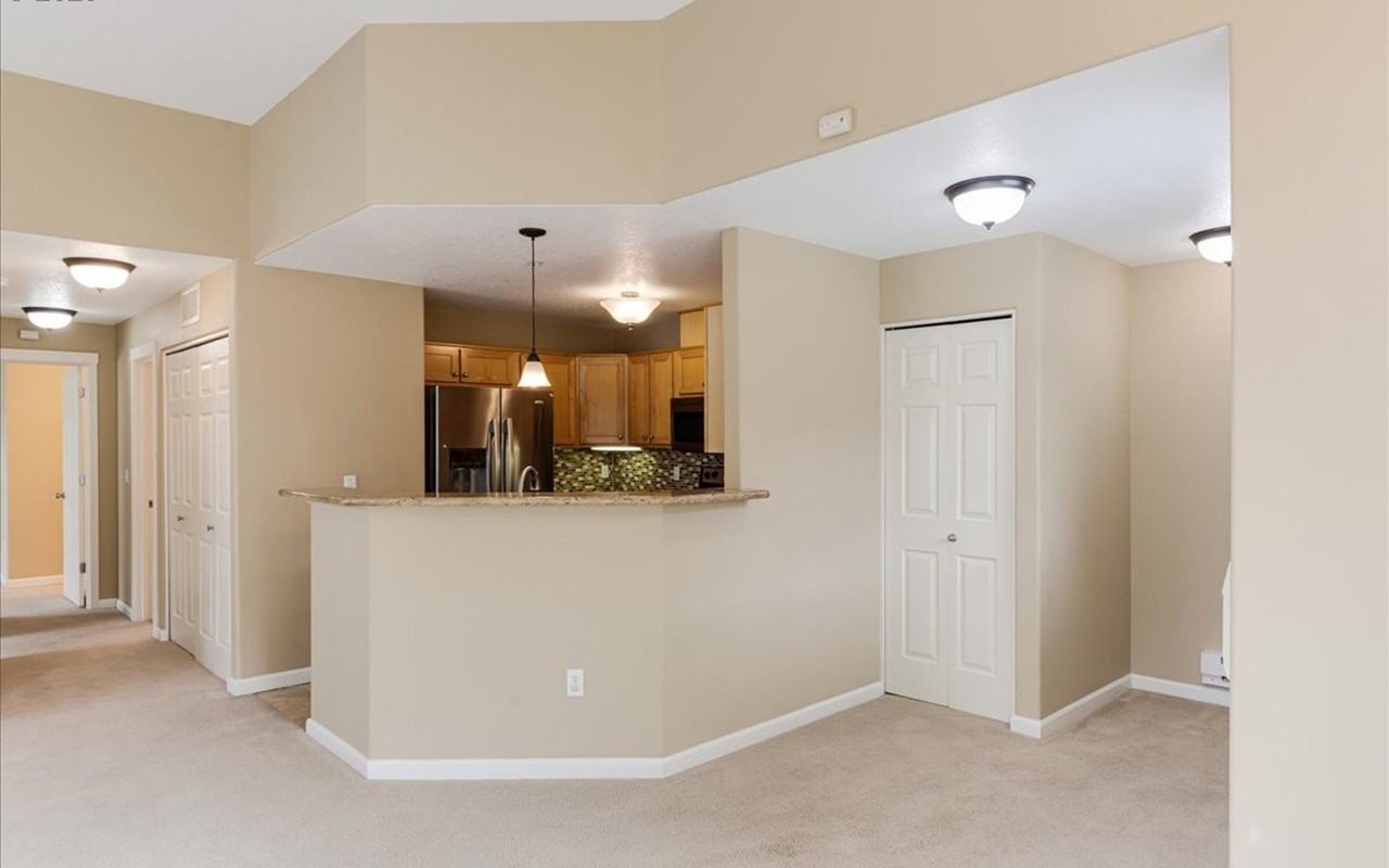 1819 Ne 101st Ave #201 - Photo 5 of 30