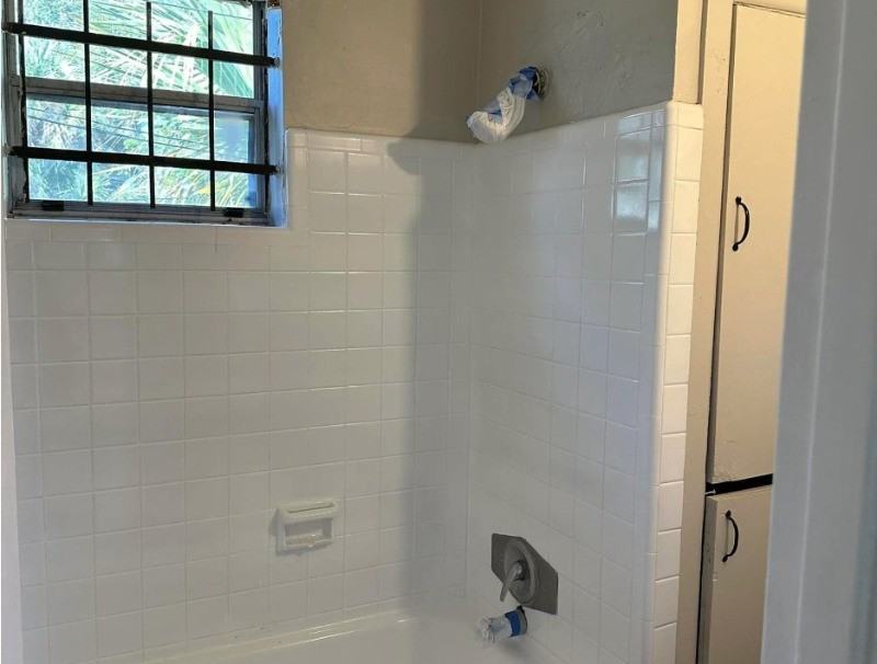 112 E 17th St #1 - Photo 4 of 5