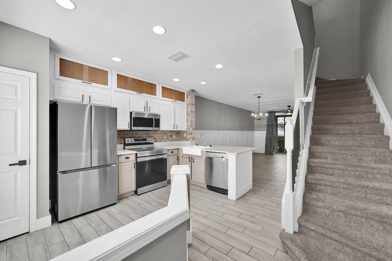 8053 Summerside Cir - Photo 3 of 39