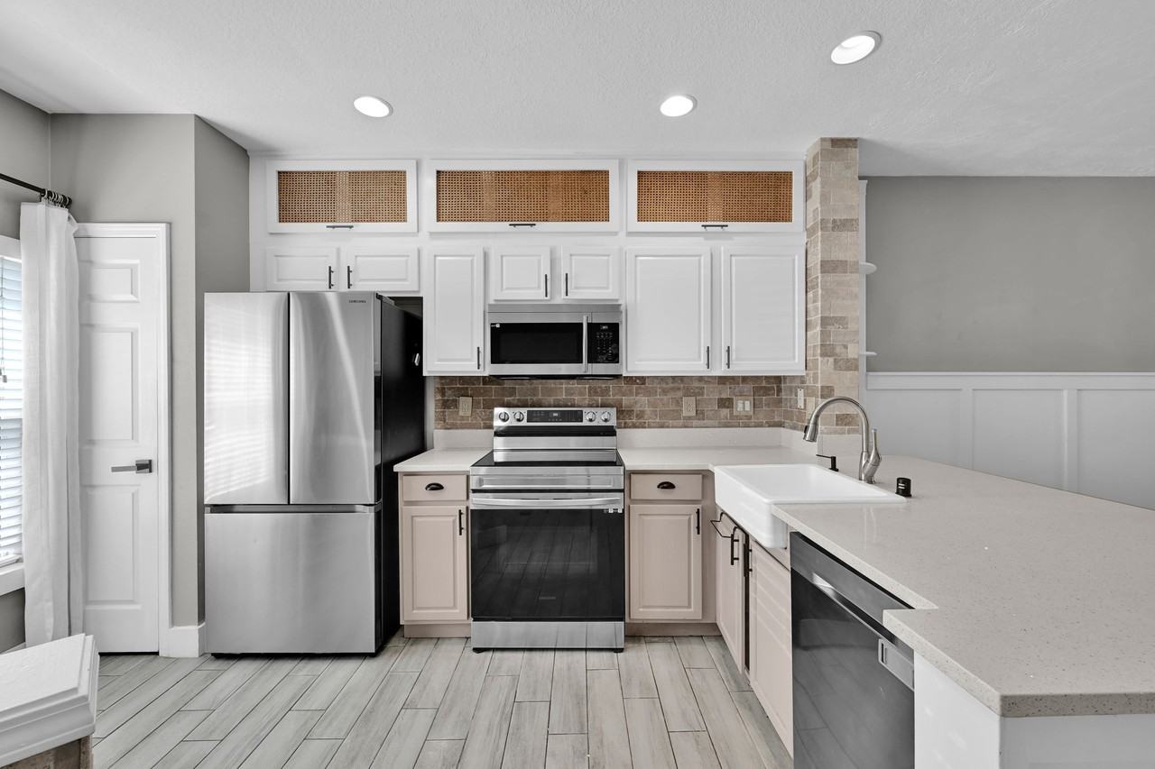 8053 Summerside Cir - Photo 4 of 39