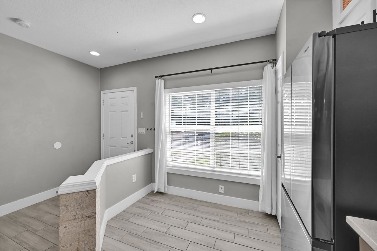 8053 Summerside Cir - Photo 5 of 39