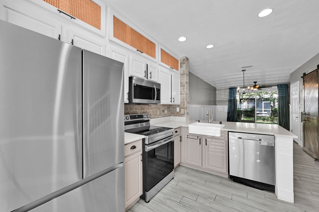 8053 Summerside Cir - Photo 6 of 39