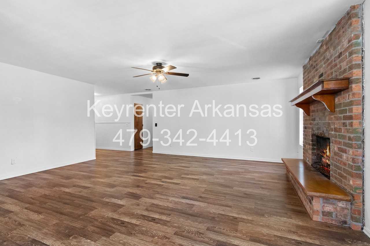 4100 Miller Dr - Photo 4 of 29