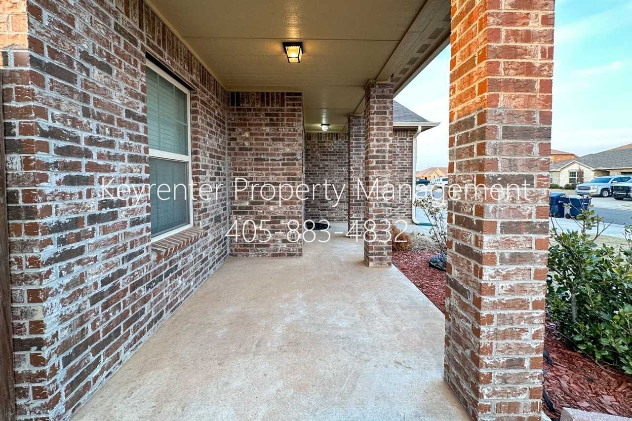 2409 Rosa Cir - Photo 3 of 36