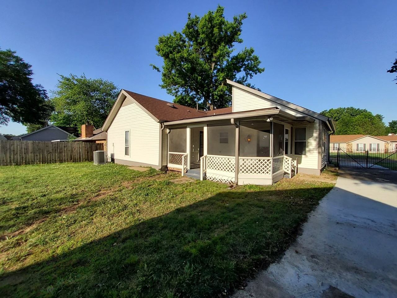 7219 Lawn Ln - Photo 2 of 24
