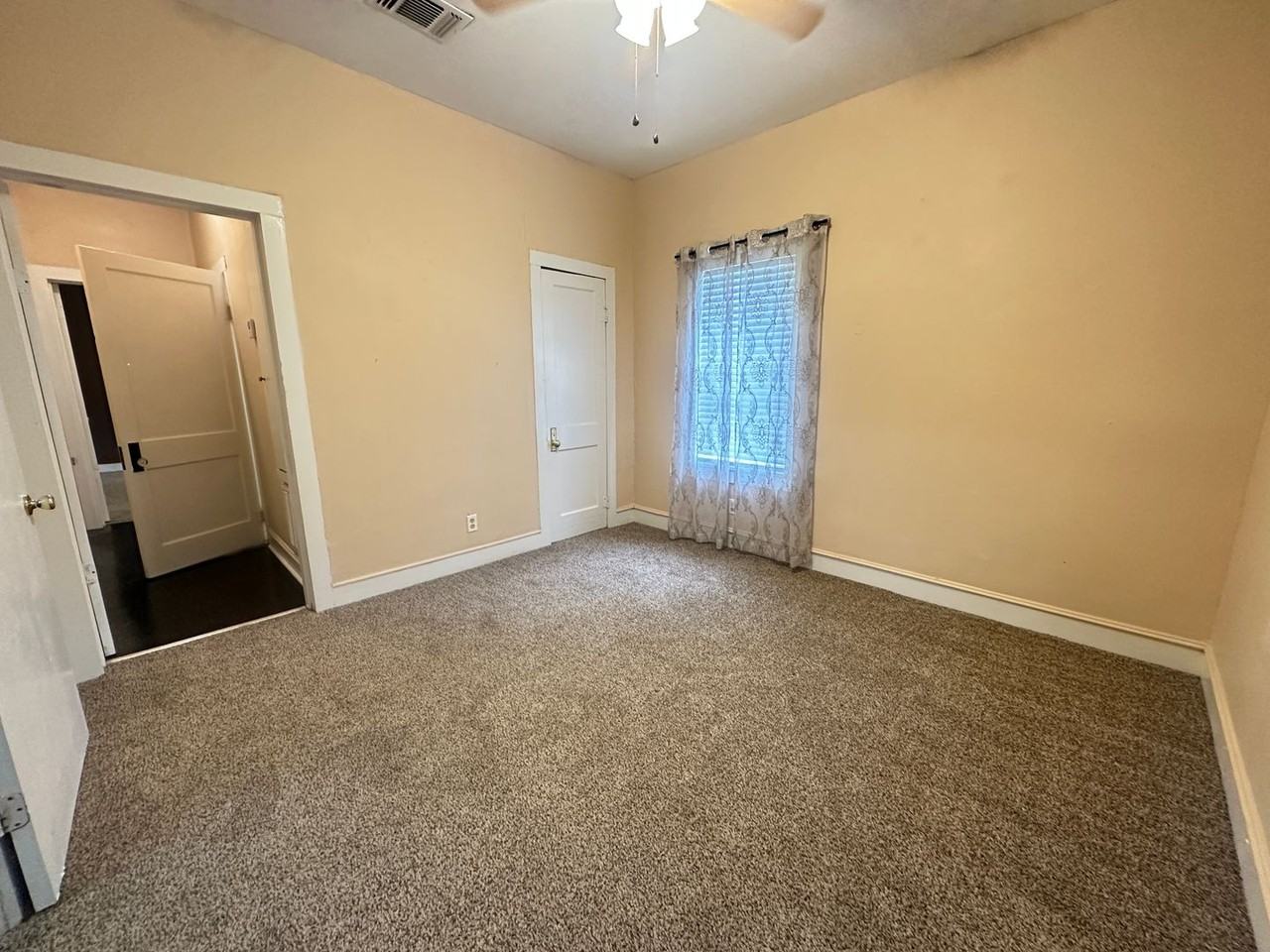 1340 Lincoln St - Photo 6 of 11