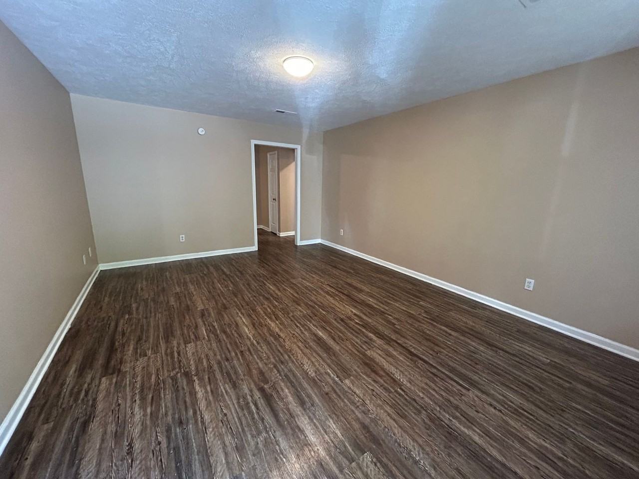 812 N Mclemore Ave - Photo 2 of 6