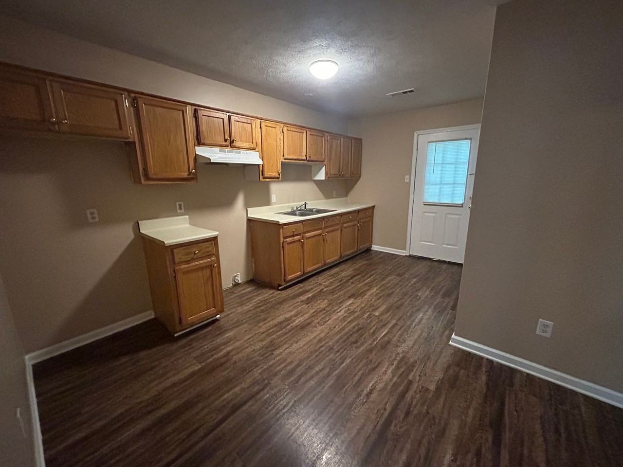 812 N Mclemore Ave - Photo 3 of 6