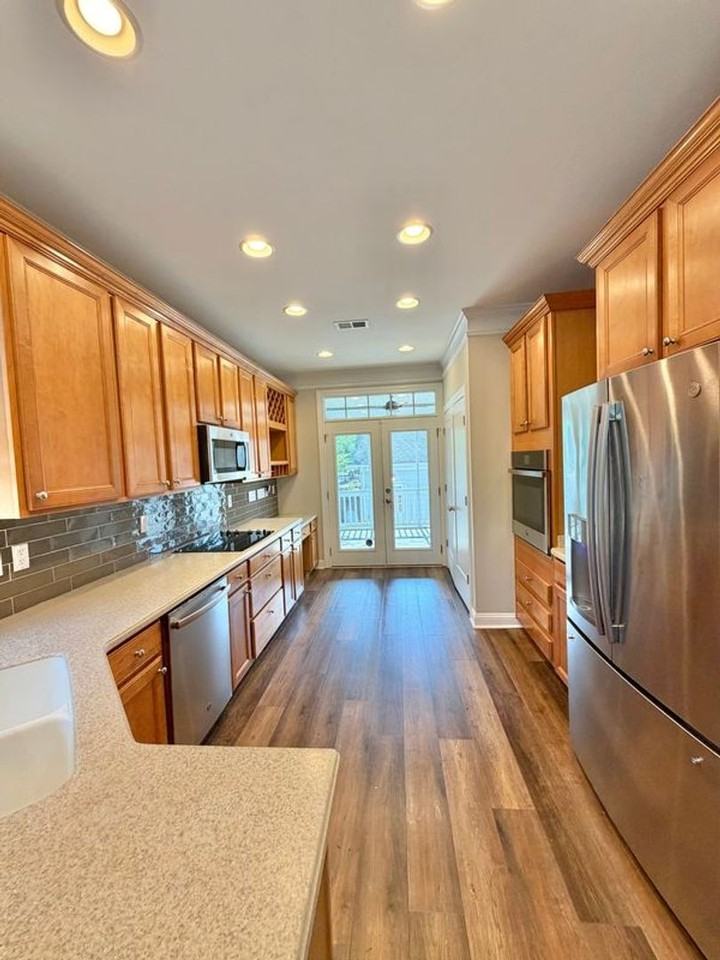 228 Village Grn - Photo 5 of 28