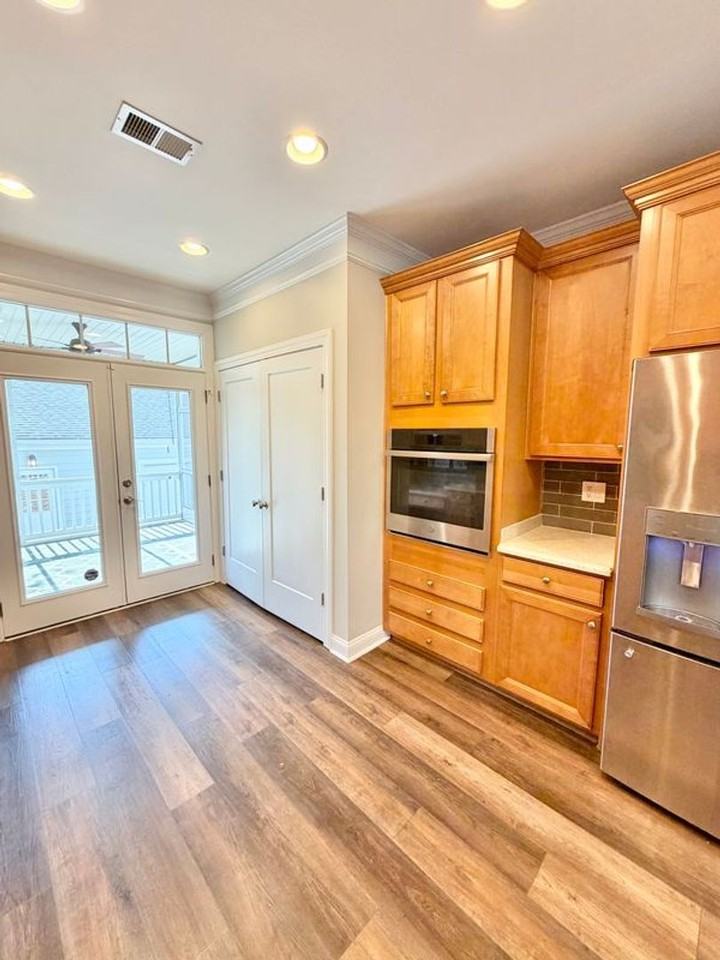 228 Village Grn - Photo 6 of 28