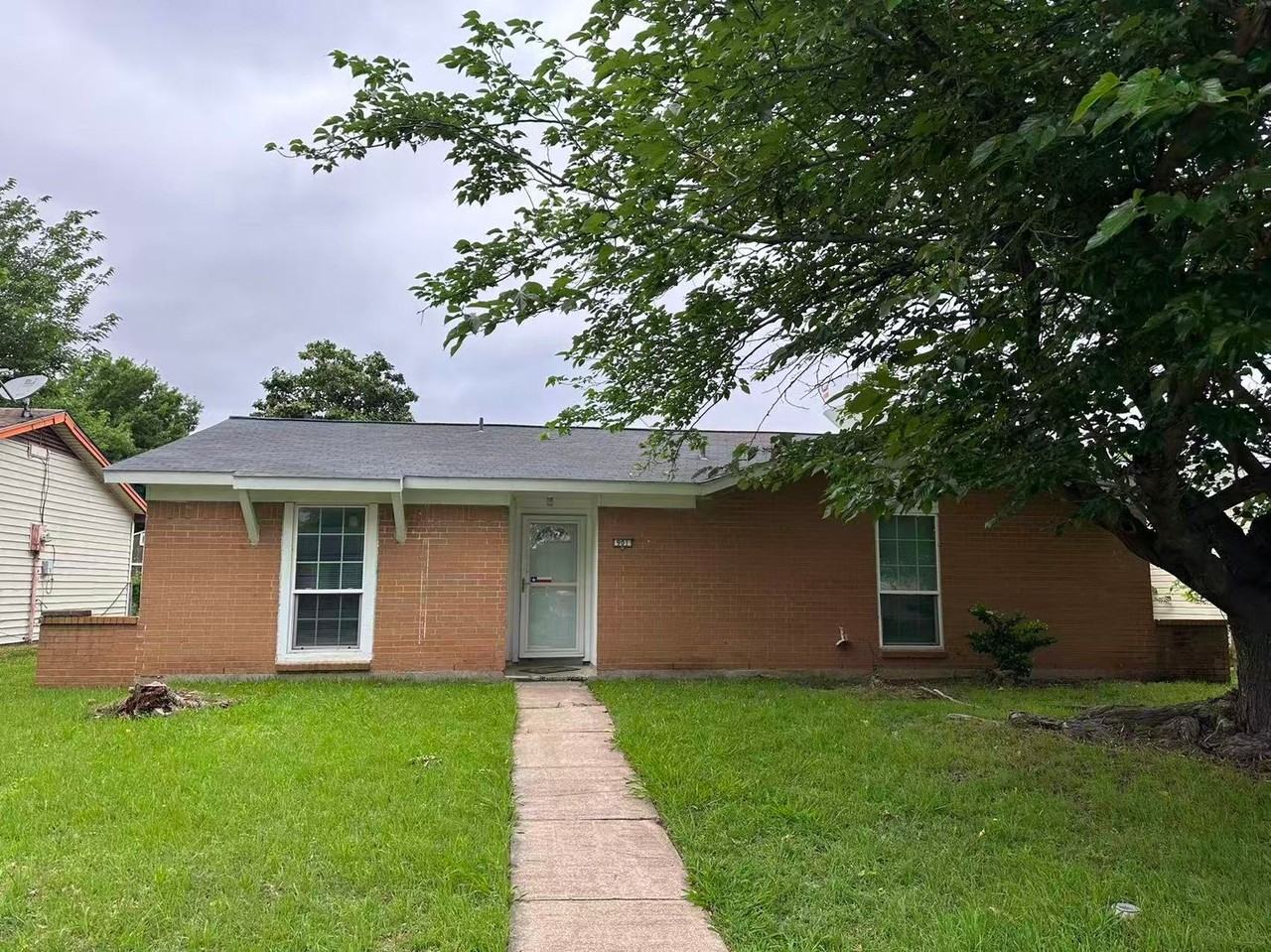 901 Wandering Way Dr - Photo 2 of 20