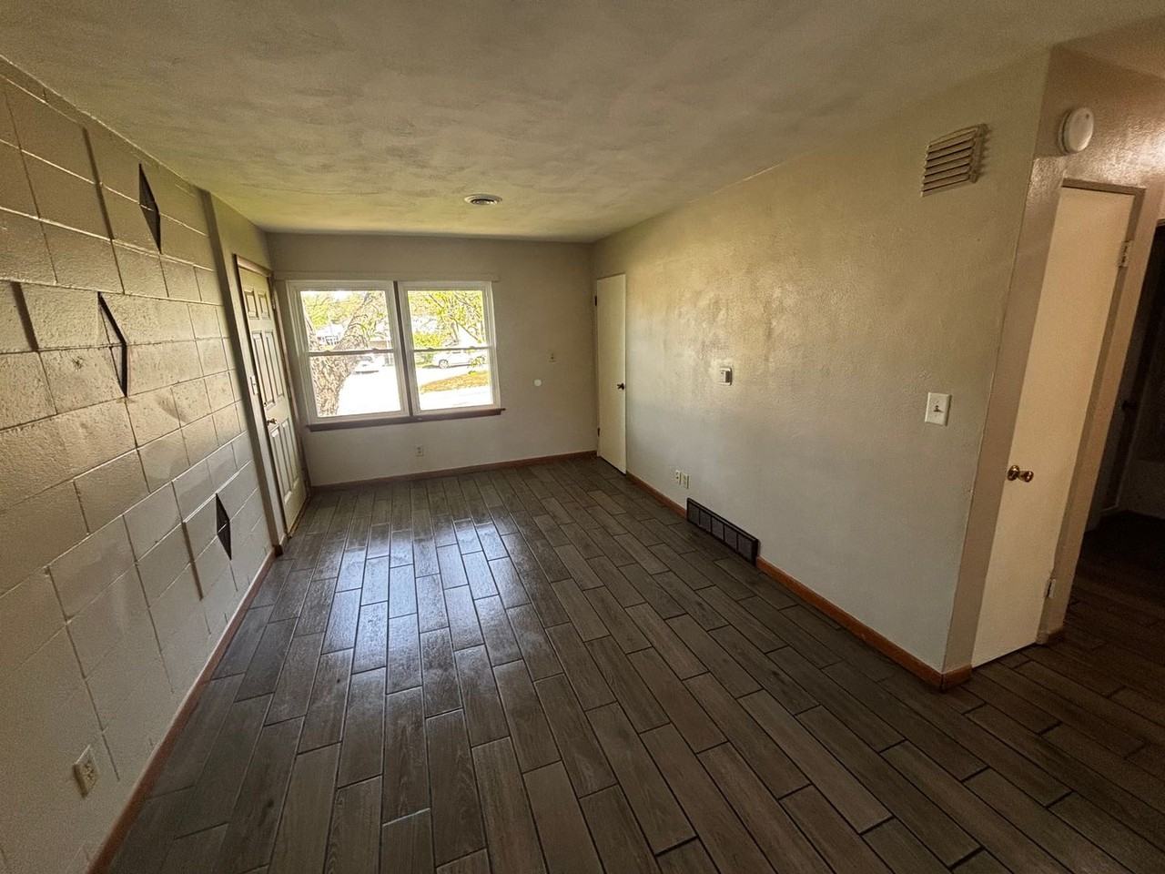 40Plex - Photo 3 of 6