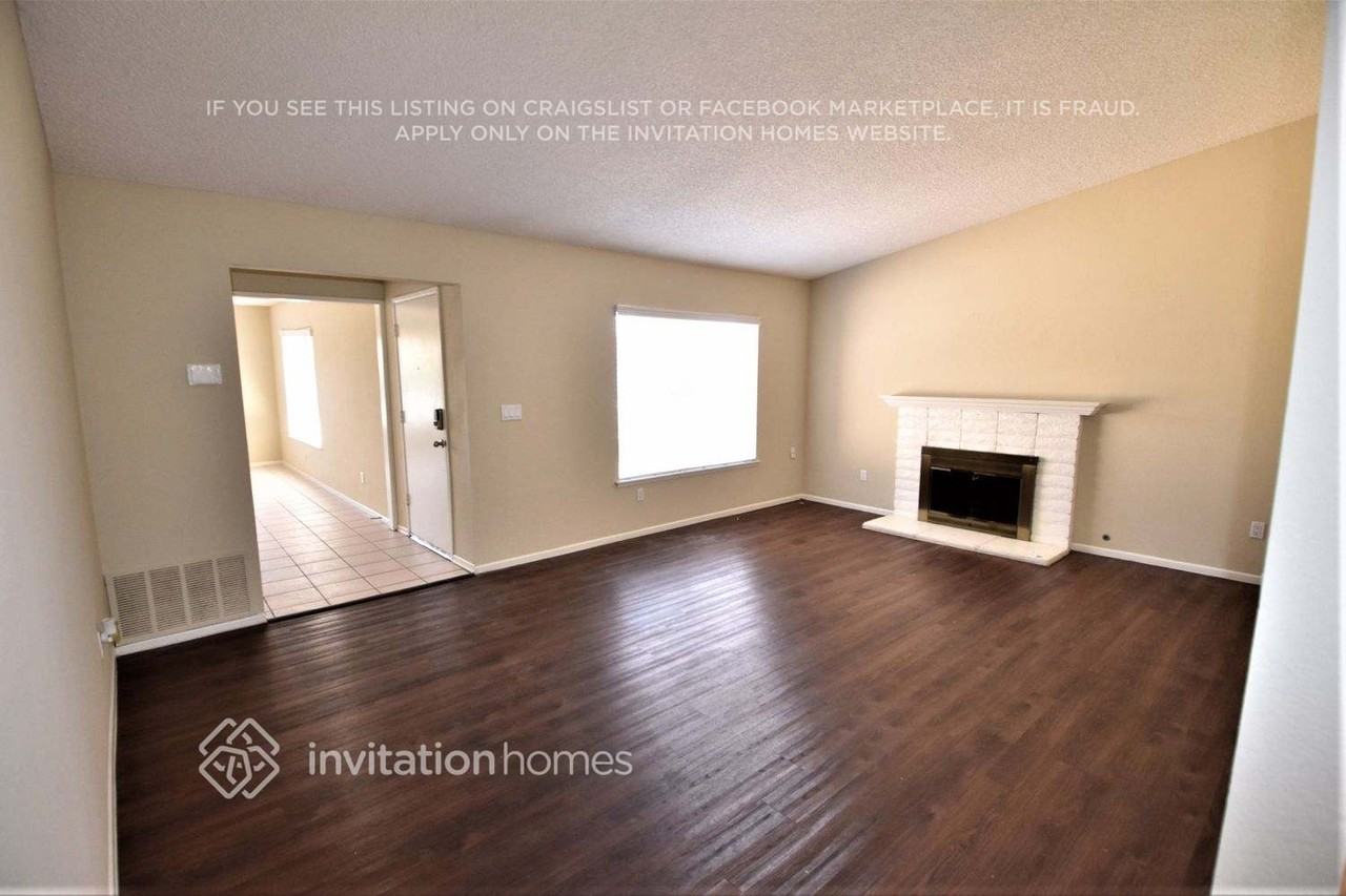 12625 Softwind Dr - Photo 3 of 19