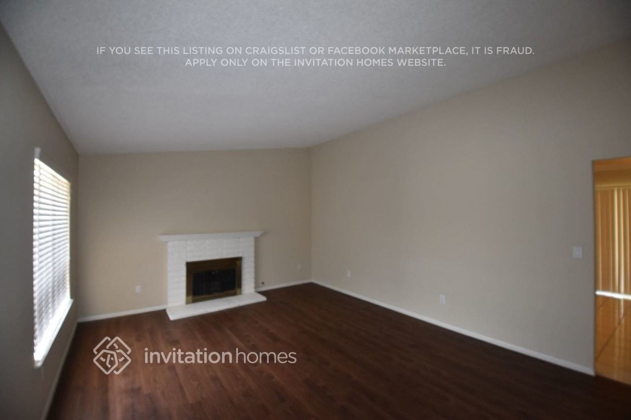 12625 Softwind Dr - Photo 4 of 19