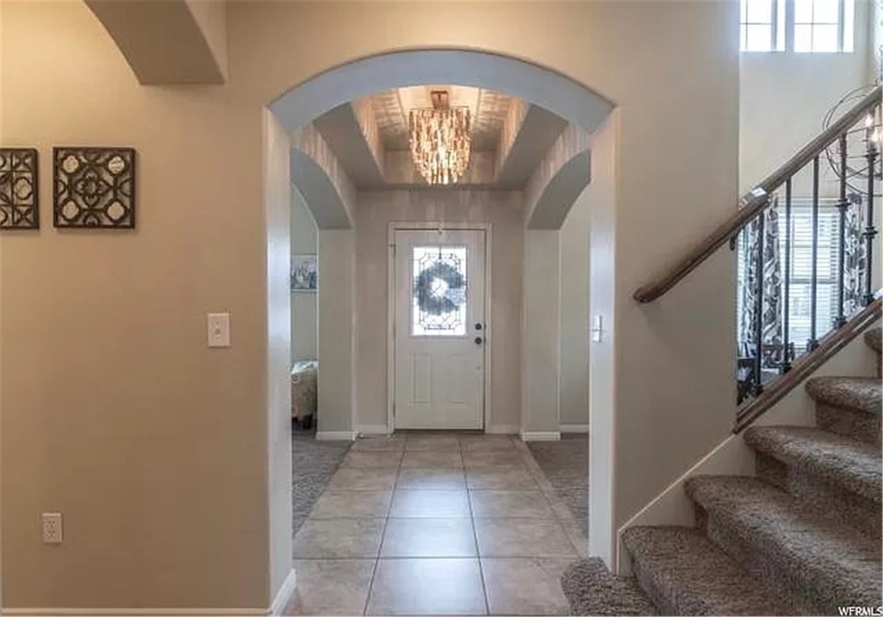 10857 S Weiss Dr - Photo 2 of 23