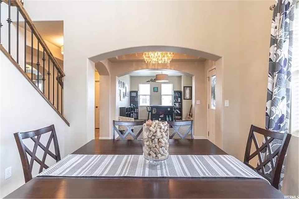 10857 S Weiss Dr - Photo 4 of 23