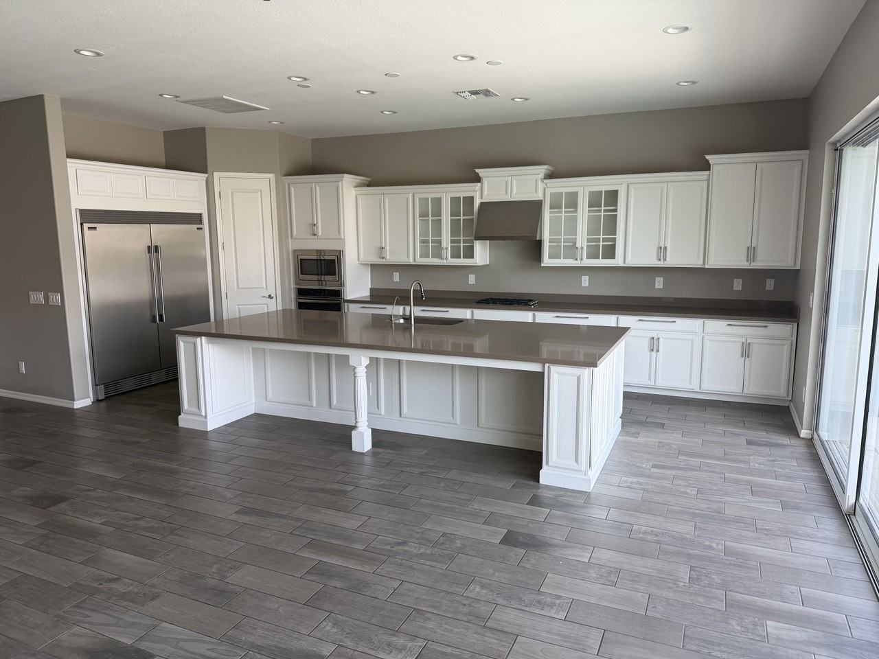 660 W Cantebria Dr - Photo 3 of 15