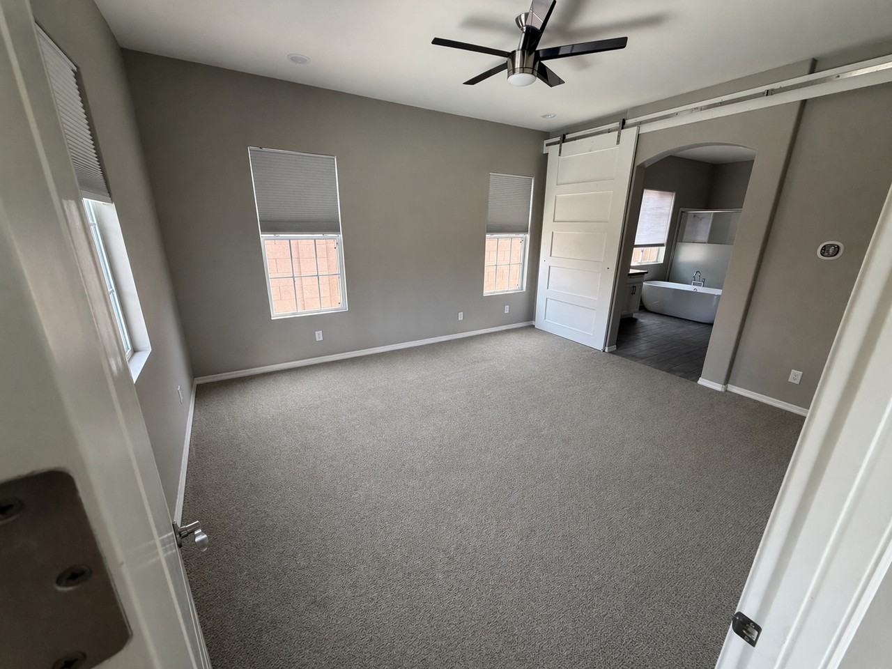 660 W Cantebria Dr - Photo 5 of 15