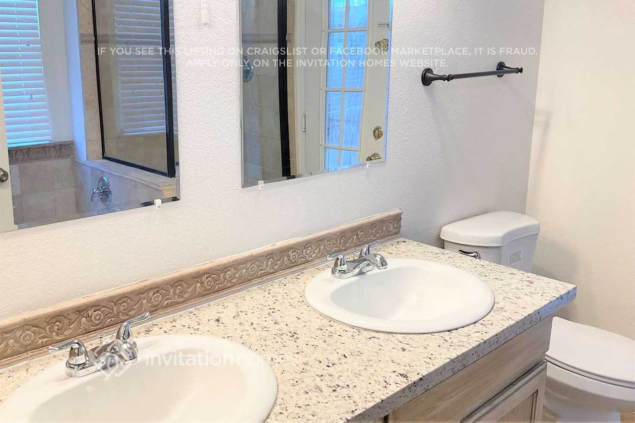 5223 W Wikieup Ln - Photo 3 of 5