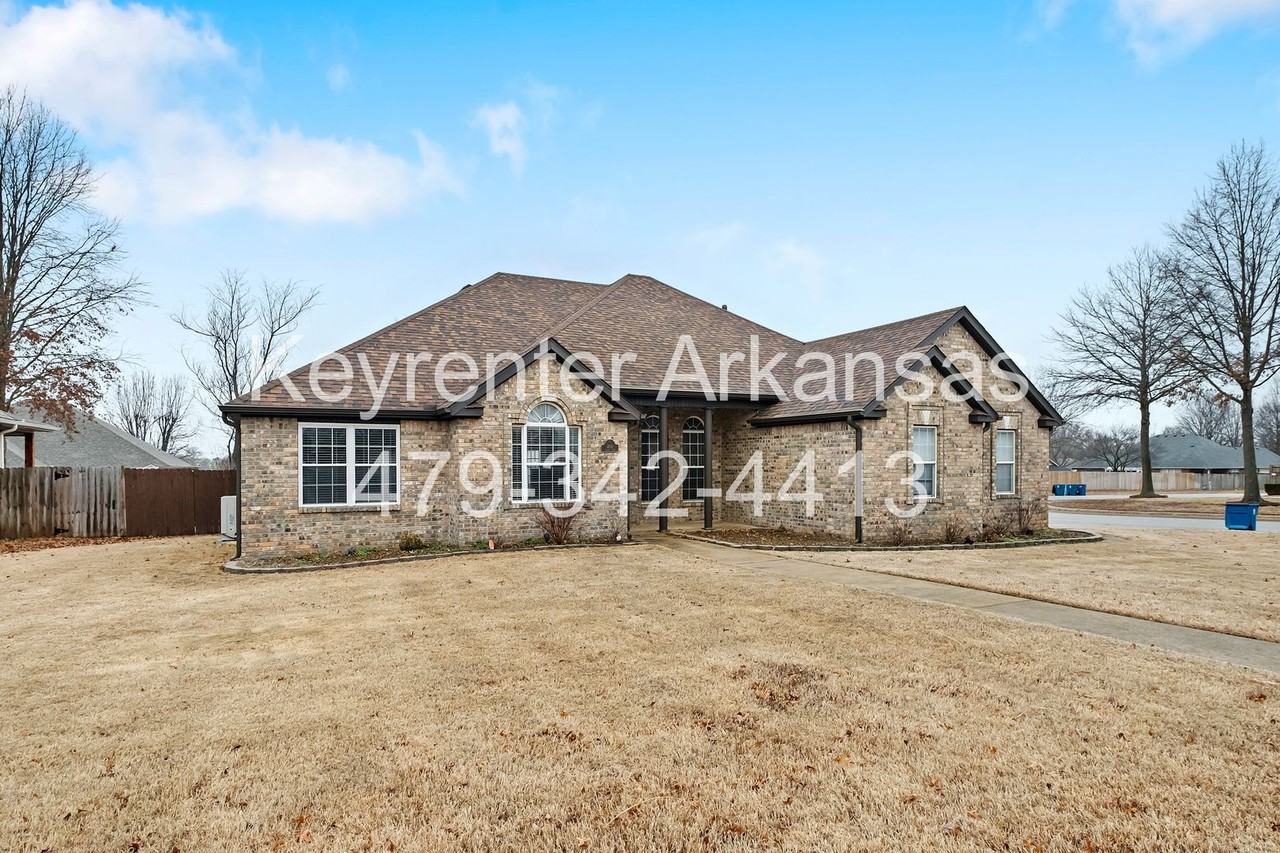 400 Lyndal Ln