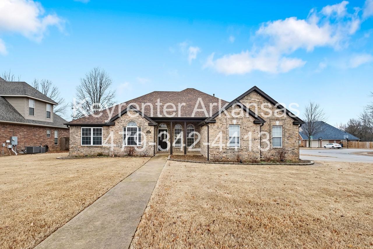 400 Lyndal Ln - Photo 2 of 31