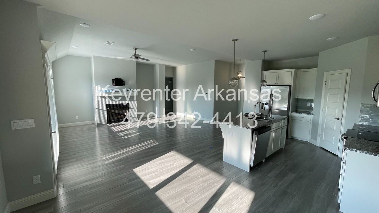 438 N Otoe St - Photo 4 of 24
