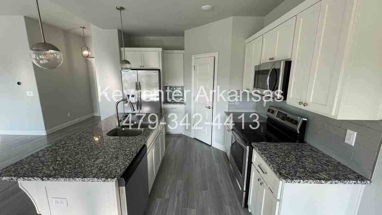 438 N Otoe St - Photo 6 of 24