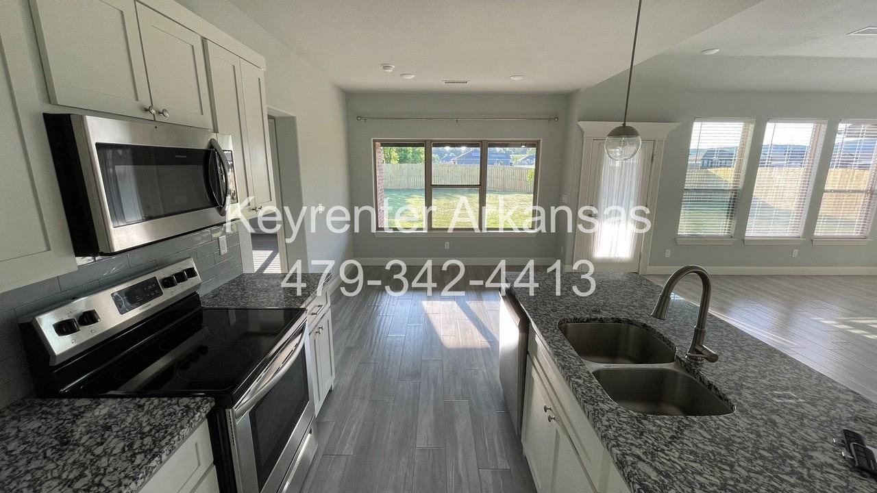 438 N Otoe St - Photo 7 of 24