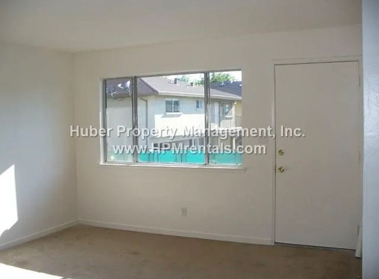 3585 Sapphire Dr #4 - Photo 2 of 7