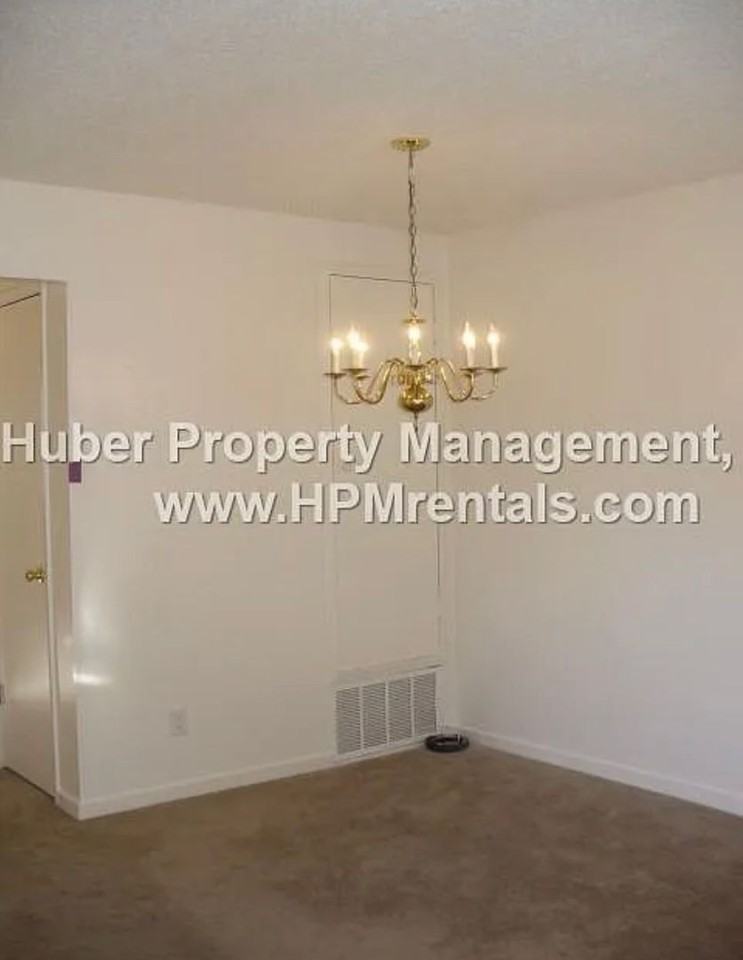 3585 Sapphire Dr #4 - Photo 3 of 7