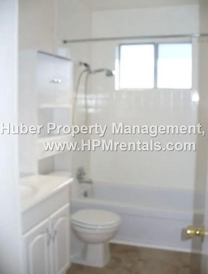 3585 Sapphire Dr #4 - Photo 4 of 7